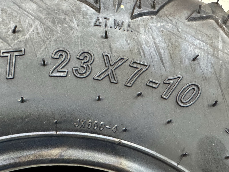 Dekk fremme 23x7.00-10 - uten felg
