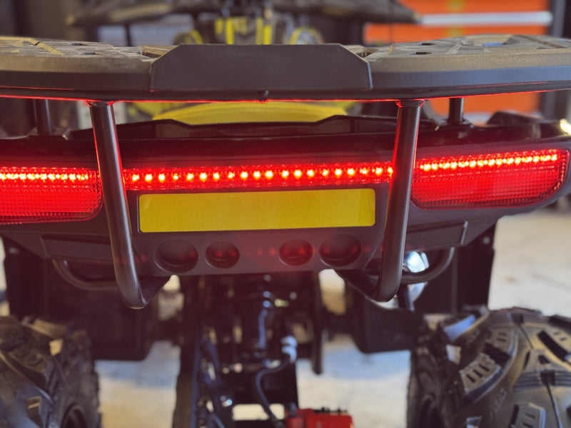 WOLF 125 cc - Stor velutstyrt barn/ungdomsmodell 3+1 med  hengerkule, bagasjebrett, speedometer, LED lys m.m. - Blå/sort