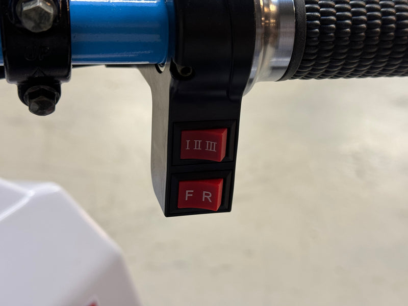 1200W Electric Blue - stor og svært solid bygget barne ATV -  48V m/diff., mekanisk høy/lav gir, 3 effektrinn m.m.