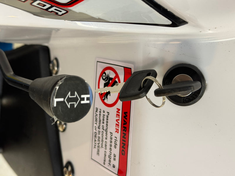 1200W Electric Blue - stor og svært solid bygget barne ATV -  48V m/diff., mekanisk høy/lav gir, 3 effektrinn m.m.